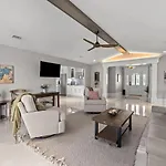 Casa De Riviera, Luxe Infinity Pool, Lakefront, Free Daily Activities, Walk To Beach