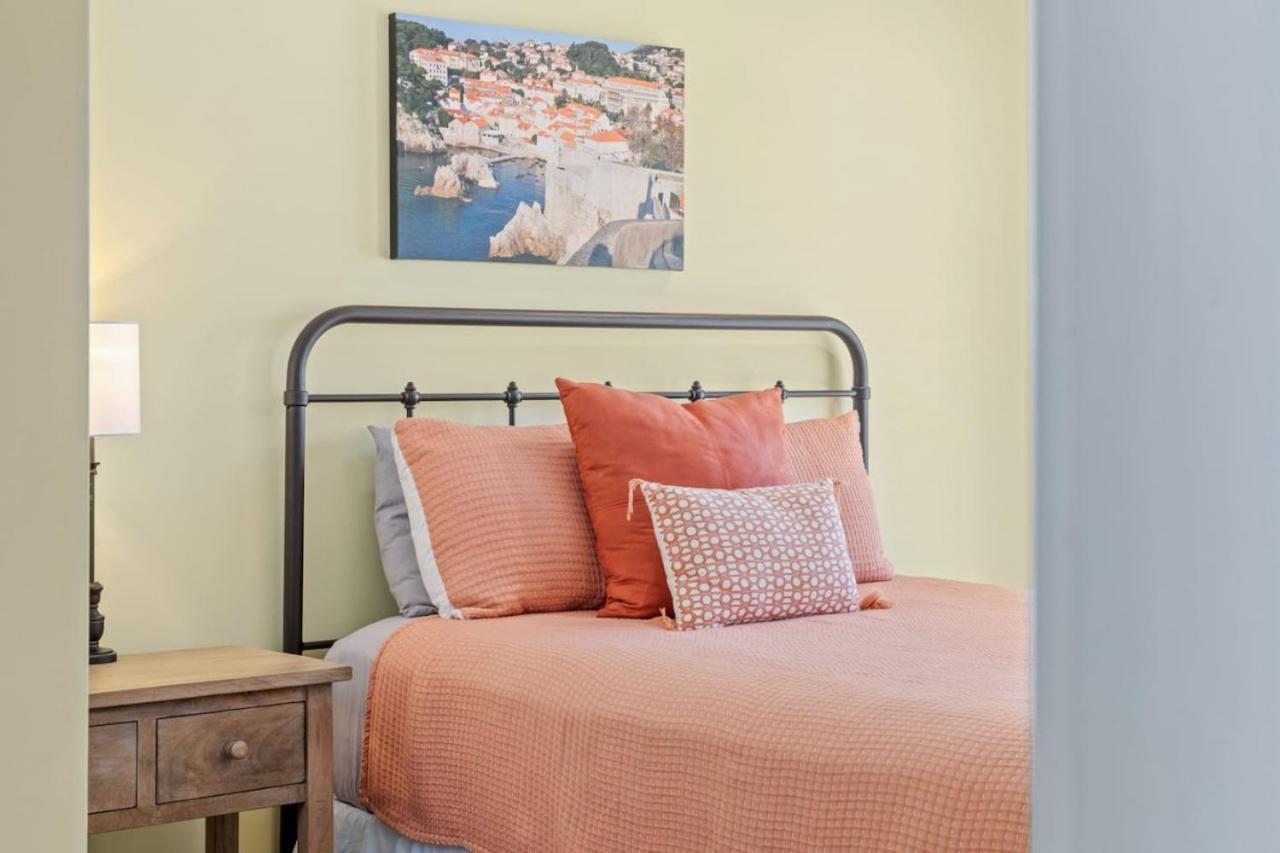 Casa De Riviera, Luxe Infinity Pool, Lakefront, Free Daily Activities, Walk To Beach
