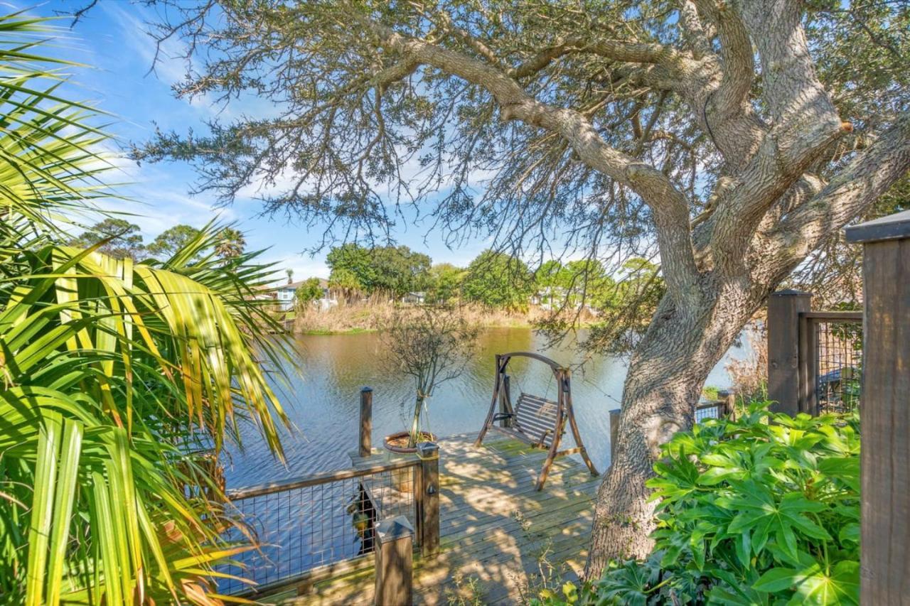 Holiday home Casa De Riviera, Luxe Infinity Pool, Lakefront, Free Daily Activities, Walk To Beach *