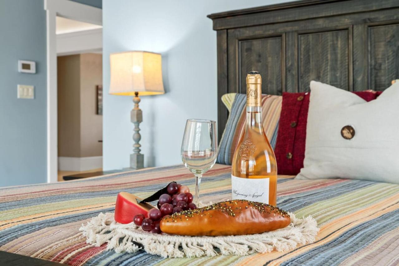 Casa De Riviera, Luxe Infinity Pool, Lakefront, Free Daily Activities, Walk To Beach Holiday home