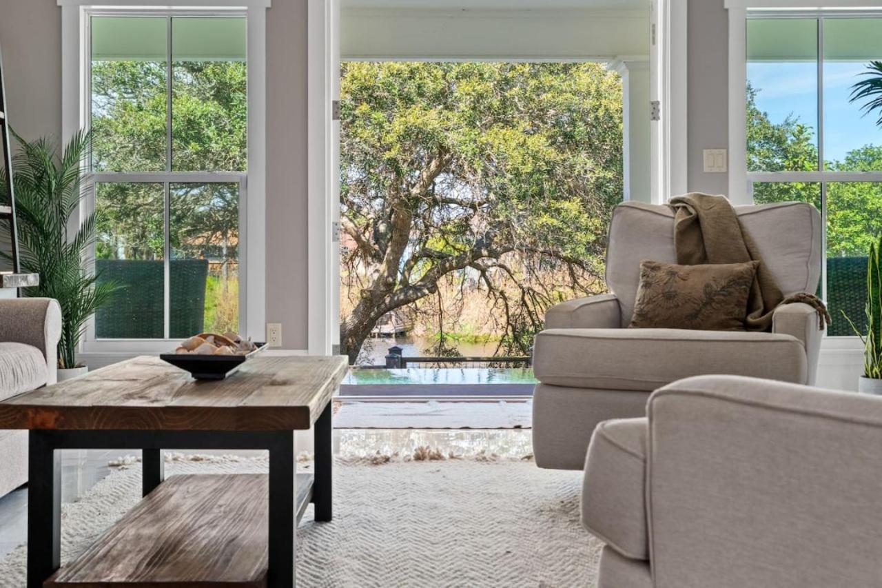 Holiday home Casa De Riviera, Luxe Infinity Pool, Lakefront, Free Daily Activities, Walk To Beach